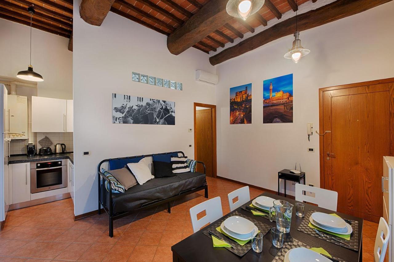 Casazappa - In Centro A Piedi, Parcheggio E Giardino Privato Lägenhet Siena Exteriör bild
